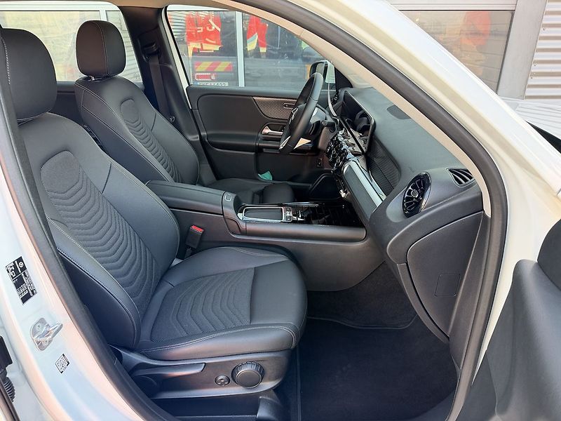 Mercedes-Benz GLB 4 MATIC - fotka 10 z 35