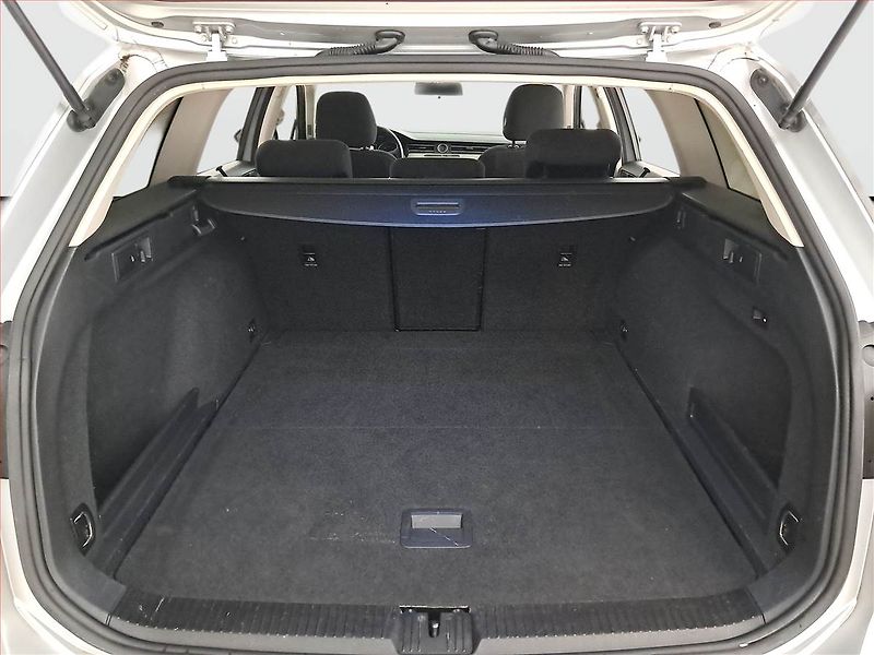 Volkswagen Passat (2016) 2.0 TDI, Tempomat - fotka 13 z 19
