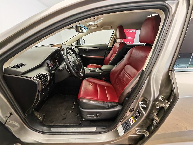 Lexus NX 300h 300h AWD PRESTIEGE SAFETY - fotka 26 z 43