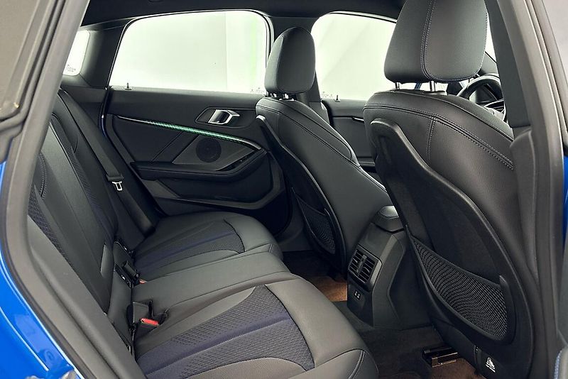 BMW Řada 2 220d xDrive - fotka 10 z 22