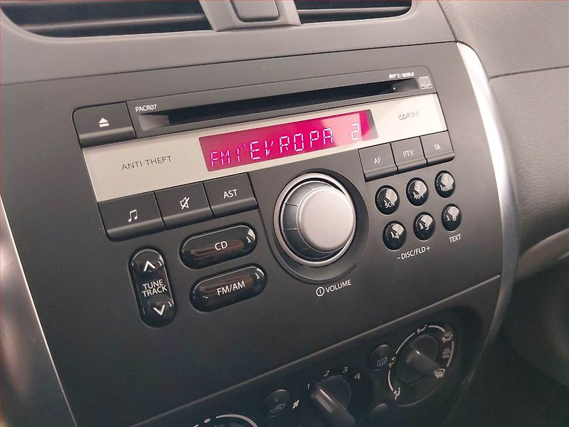 Suzuki SX4 (2010) 1.5 VVT - fotka 15 z 17