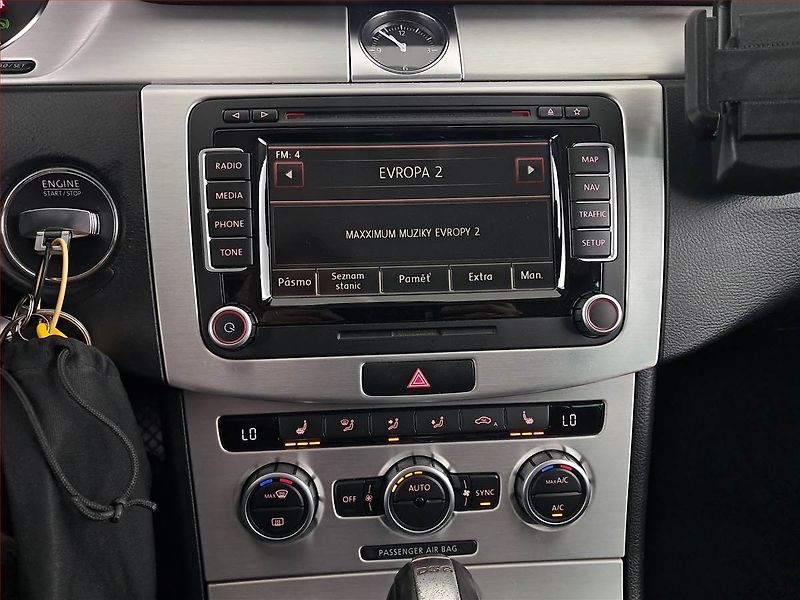 Volkswagen Passat (2012) 2.0 TDI, Automat, Navi - fotka 12 z 20