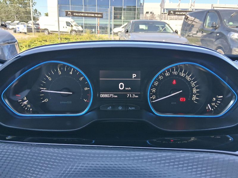Peugeot 2008 ALLURE 1.2 PureTech 81 kW   - fotka 12 z 26