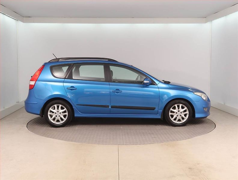 Hyundai i30 (2010) 1.6 CVVT, LPG, po STK - fotka 6 z 15
