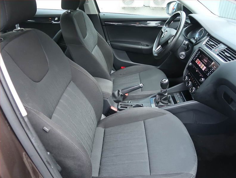 Škoda Octavia (2019) Ambition Plus 1.5 TSI - fotka 9 z 15