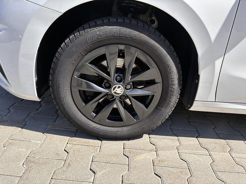 Škoda Fabia 1.0TSI-81KW,1.MAJITEL,STYLE... - fotka 29 z 31
