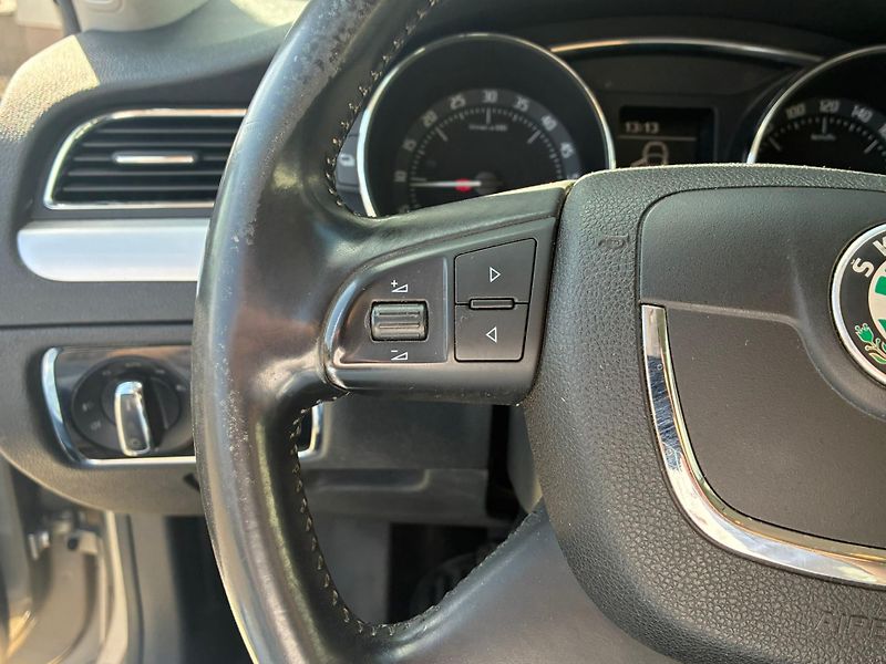 Škoda Superb (2012) 2.0TDI, 103KW - fotka 20 z 26
