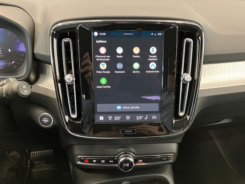 Volvo XC40 B3 FWD Plus Dark AT7 - fotka 26 z 39