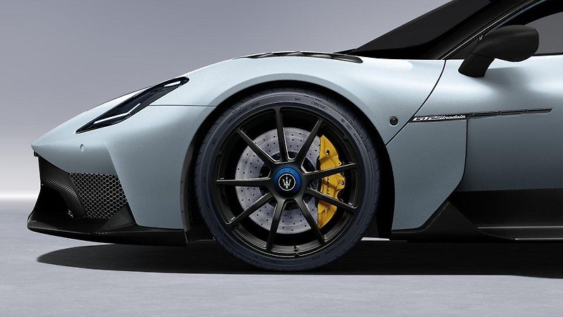 Maserati MC20 (2025) GT2 Stradale 640HP  - fotka 4 z 8