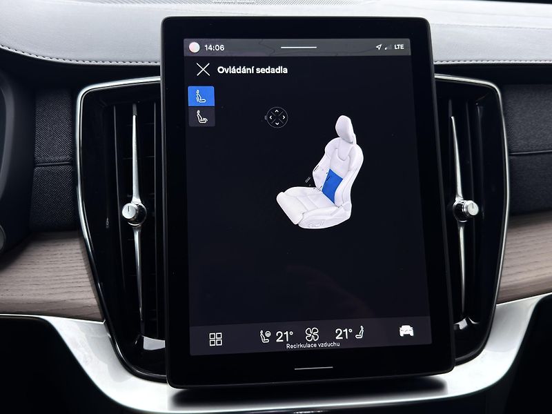 Volvo XC90 B5 AWD PLUS BRIGHT // +kola  - fotka 28 z 50