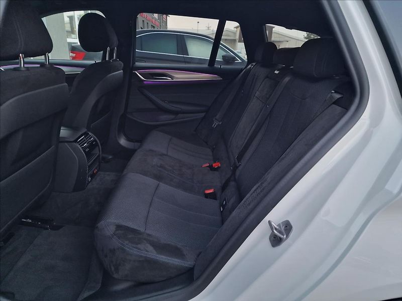 BMW Řada 5 520d Xdrive M-Sport ČR,1.Maj. - fotka 17 z 50
