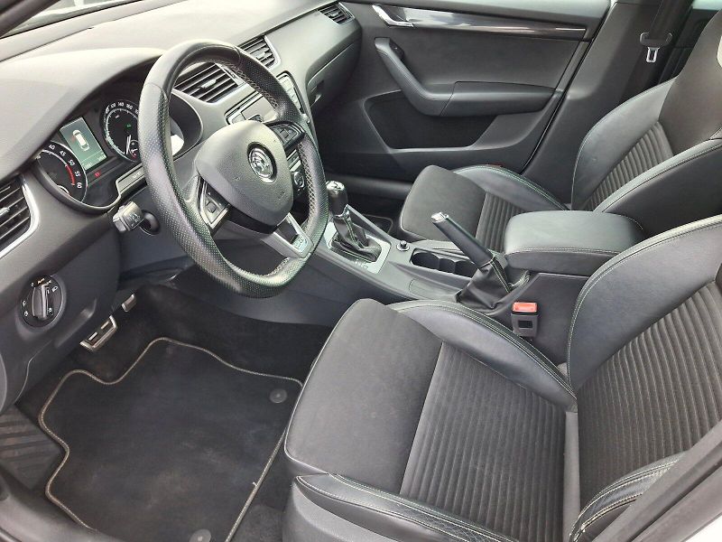 Škoda Octavia (2015) Combi RS DSG 2,0TDi 135kW - fotka 6 z 34