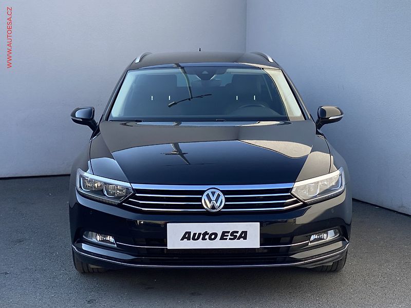 Volkswagen Passat (2015) 2.0 TDi, Highline, LED, navi - fotka 2 z 20