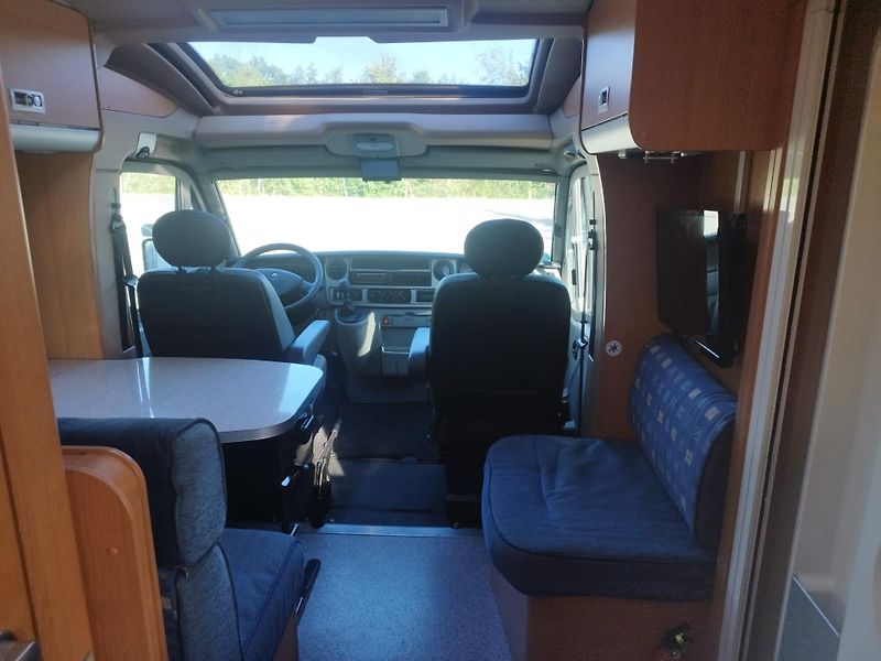 Renault WEINSBERG 2.5Dci zadní postel - fotka 17 z 24
