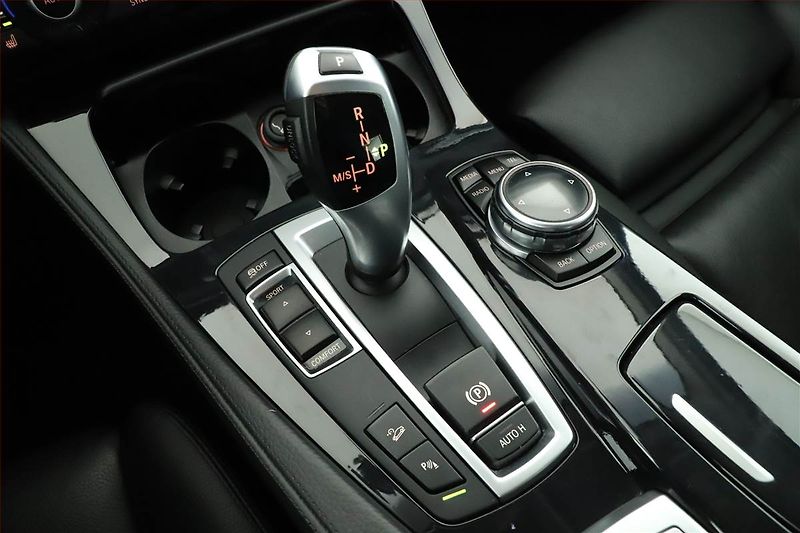 BMW Řada 5 (2013) 520d xDrive, 4X4, Automat, ČR - fotka 15 z 20