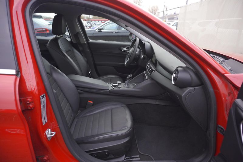 Alfa Romeo Giulia 2.2 JTD 132kW - fotka 19 z 25