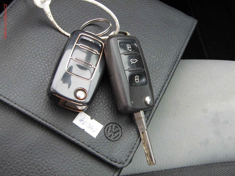 Volkswagen Jetta (2011) 1.6 TDi, ČR, AC, tempo, park - fotka 19 z 19