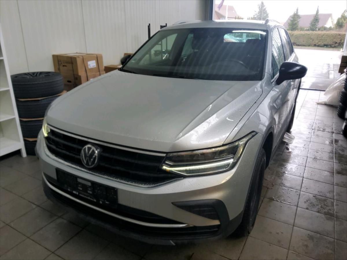 Volkswagen Tiguan 2,0 TAŽNÉ,KAMERA,HEAD-UP