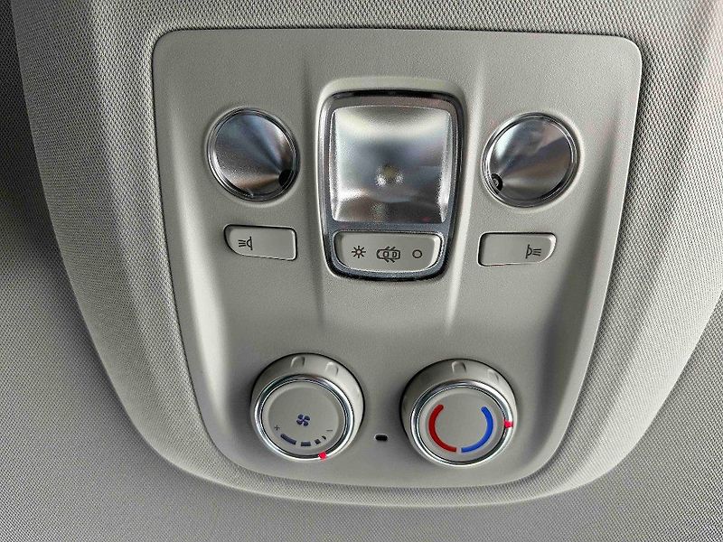 Opel Zafira Elegance 2.2 CDTI 132kW AT8 - fotka 23 z 28