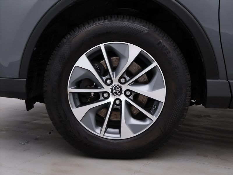 Toyota RAV4 2,5 HEV 114kW Executive 4WD - fotka 34 z 41