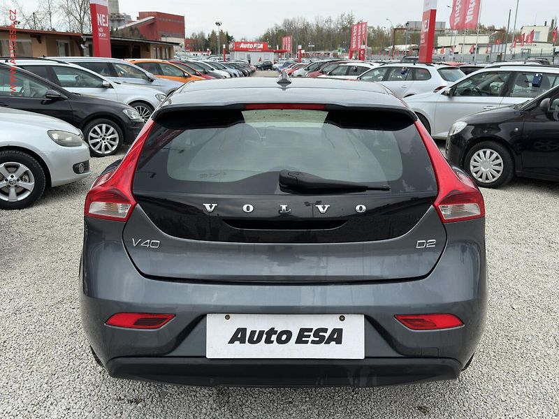 Volvo V40 (2014) 1.6 D, AC, tempo, park.čidla - fotka 5 z 16