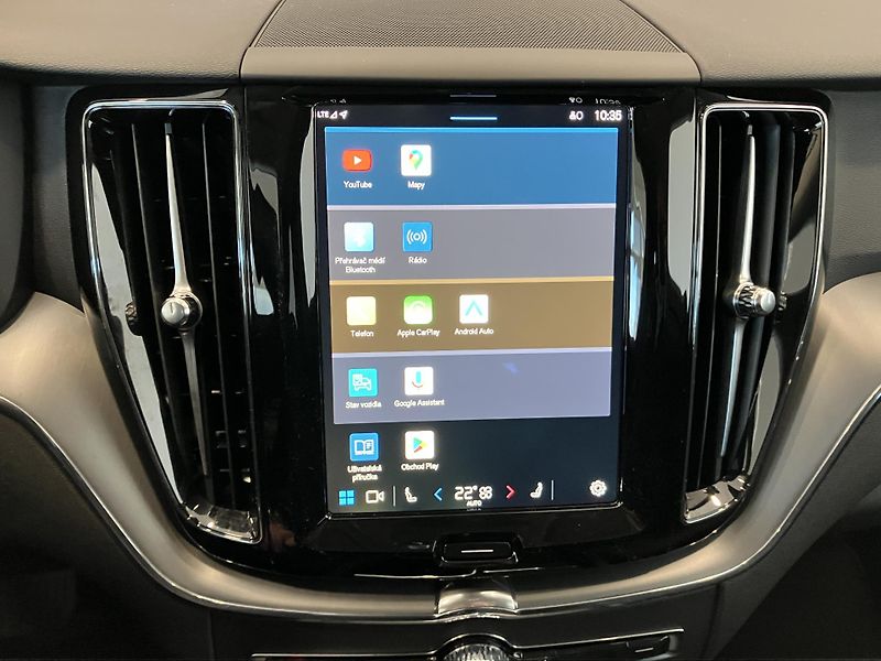 Volvo XC60 T6 eAWD Recharge Core, PANO - fotka 27 z 42