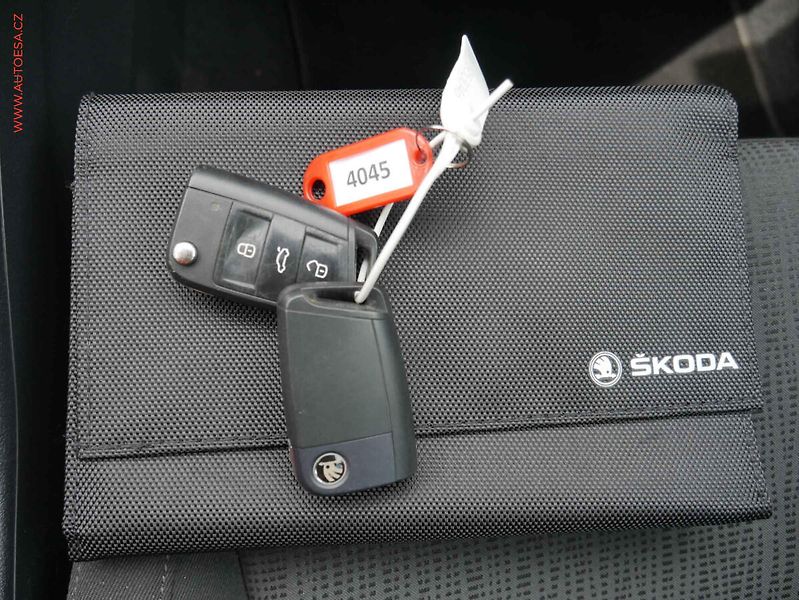 Škoda Octavia (2017) 1.6 TDi, ČR, STK 9/2027 - fotka 13 z 13