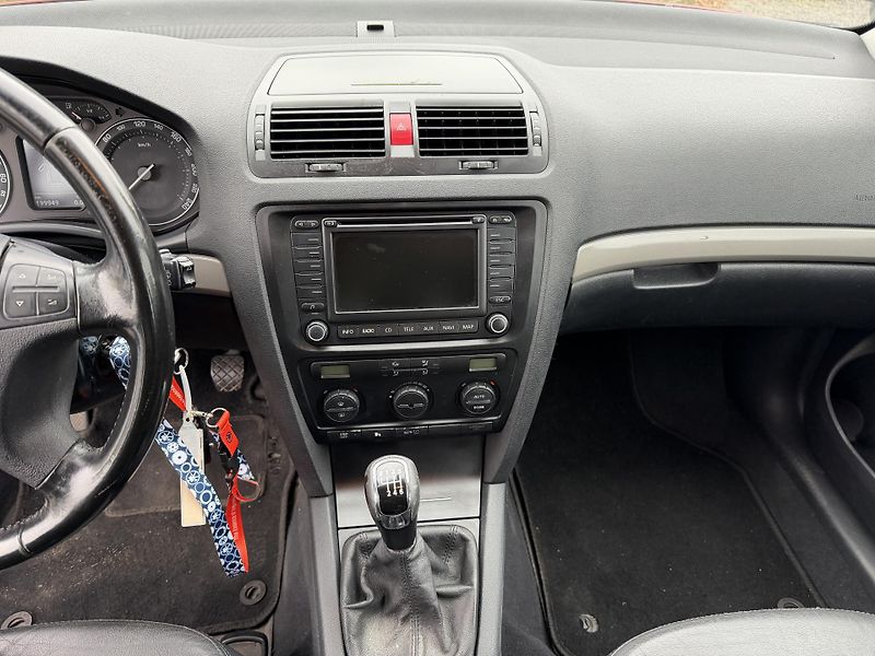 Škoda Octavia 1.6i - fotka 17 z 22
