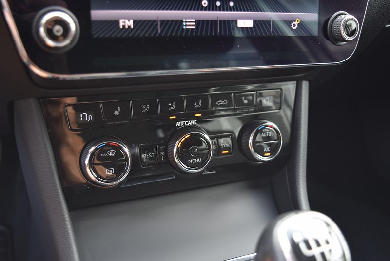 Škoda Superb (2017) 1.4TSI 110kw AMBITION APP OPS - fotka 23 z 50