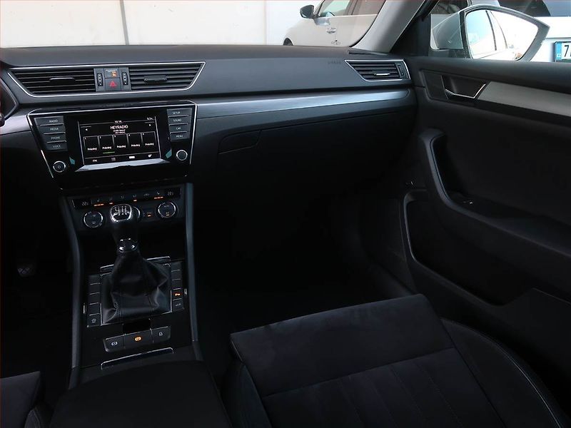 Škoda Superb (2016) 2.0 TDI, Kůže, Bi-Xenony - fotka 8 z 17
