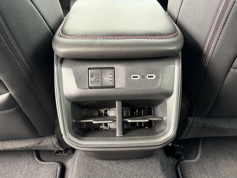 Dodge Charger 4dv. R/T 3,0 V6 AWD - fotka 35 z 40