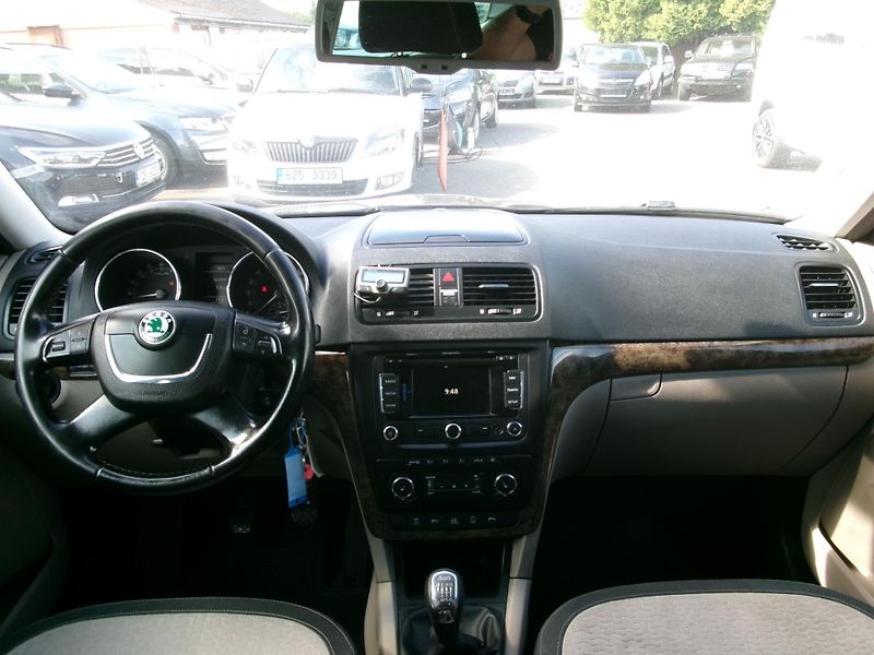 Škoda Yeti (2010) 2,0TDI 4x4 AC BT TEMP VÝHŘEV - fotka 15 z 29