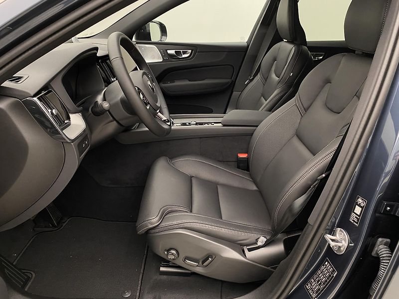 Volvo XC60 T8 AWD RECHARGE BLACK EDITION - fotka 3 z 63