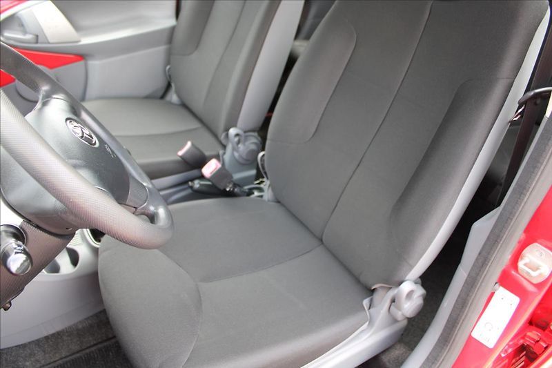 Toyota Aygo 1,0 VVT-i  NOVÉ V ČR - fotka 13 z 15