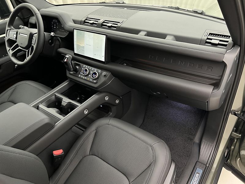 Land Rover Defender 110 D300 X-DYNAMIC SE AWD AUT - fotka 22 z 43