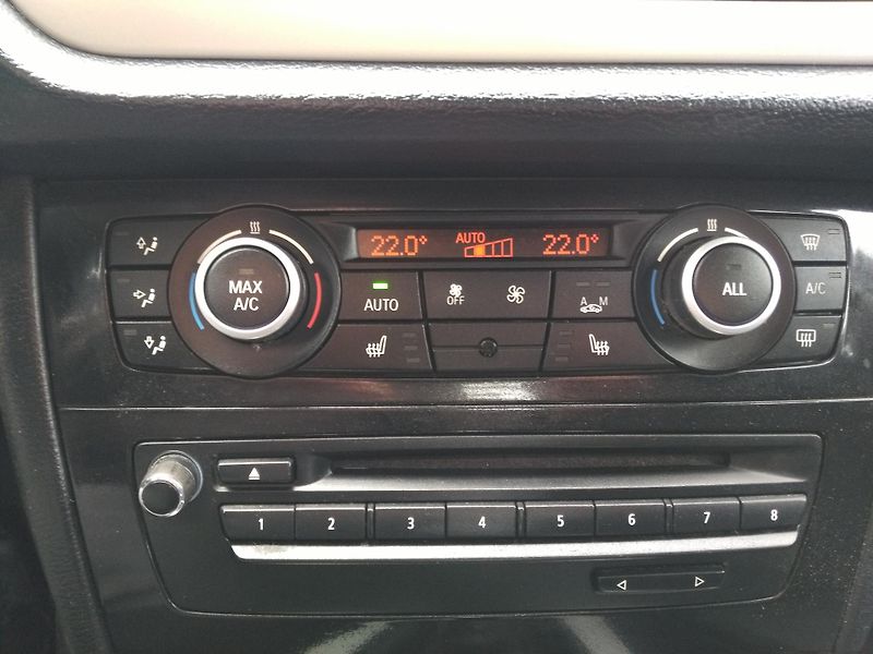 BMW X1 2,0 D  XDrive /135 kW/  - fotka 22 z 34