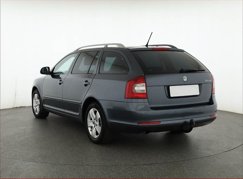 Škoda Octavia (2012) Ambition Plus 2.0 TDI, po STK - fotka 4 z 15