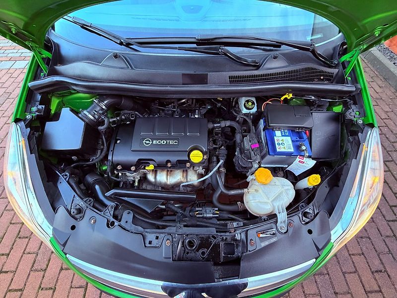 Opel Corsa 1.4 Active, Serviska - fotka 19 z 21