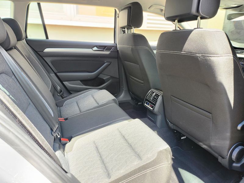 Volkswagen Passat 2.0TDI 110kw DSG Variant - fotka 22 z 26