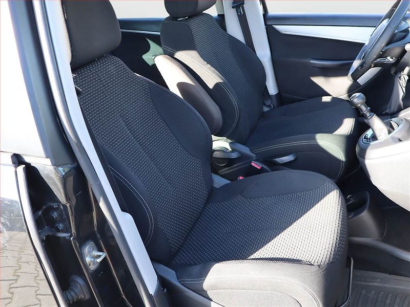 Citroën C4 Picasso (2012) 1.6 HDi, po STK, jezdí skvěle - fotka 9 z 18