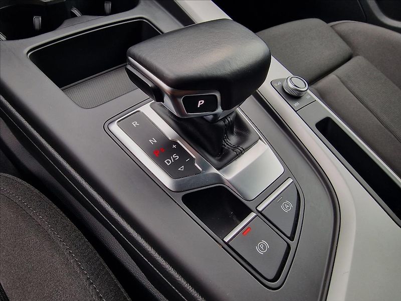 Audi A4 40TDI 150kW S-Line, ČR,1.Maj. - fotka 34 z 50