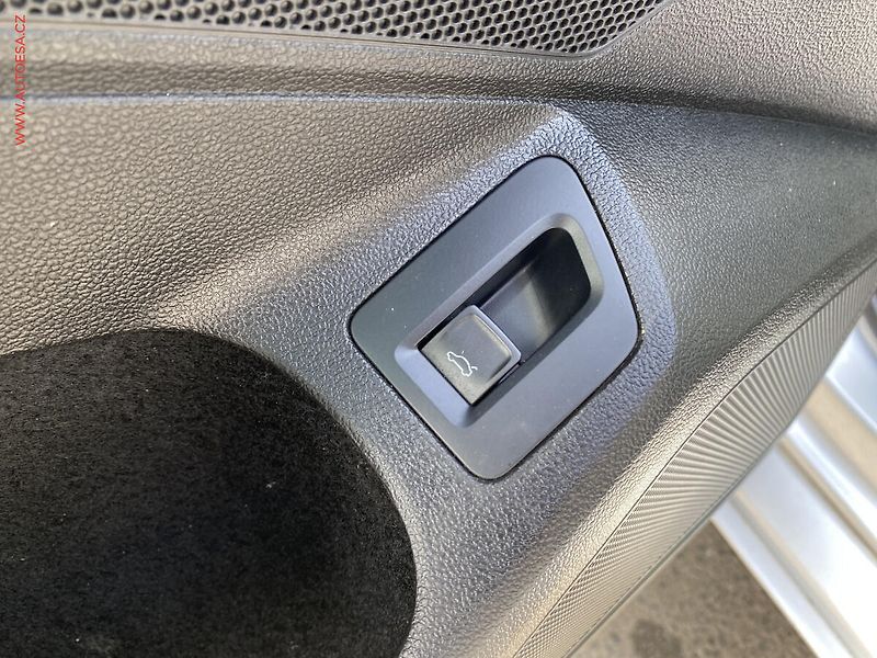 Volkswagen Passat (2019) 2.0 TDi, Highline, DSG, +ALU - fotka 14 z 20