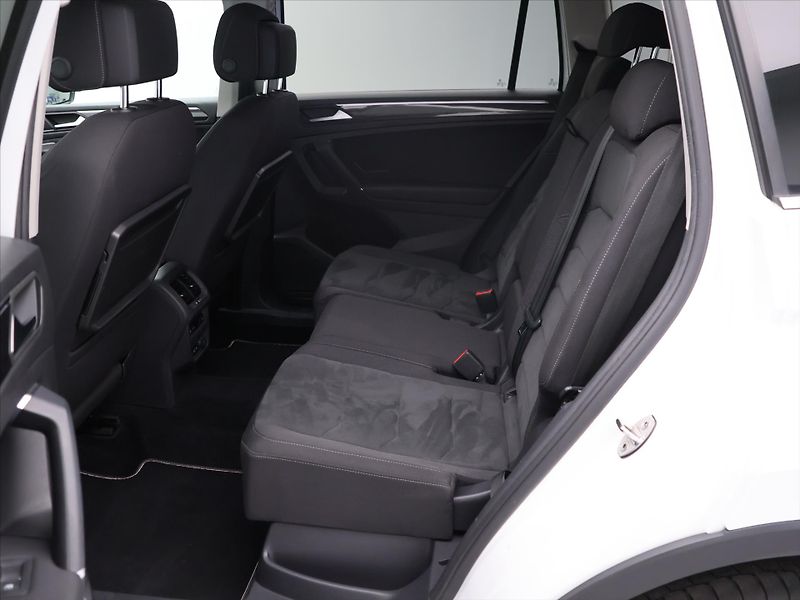 Volkswagen Tiguan Allspace 2,0 TSI 162kW DSG 4M LED 1.Maj - fotka 14 z 33