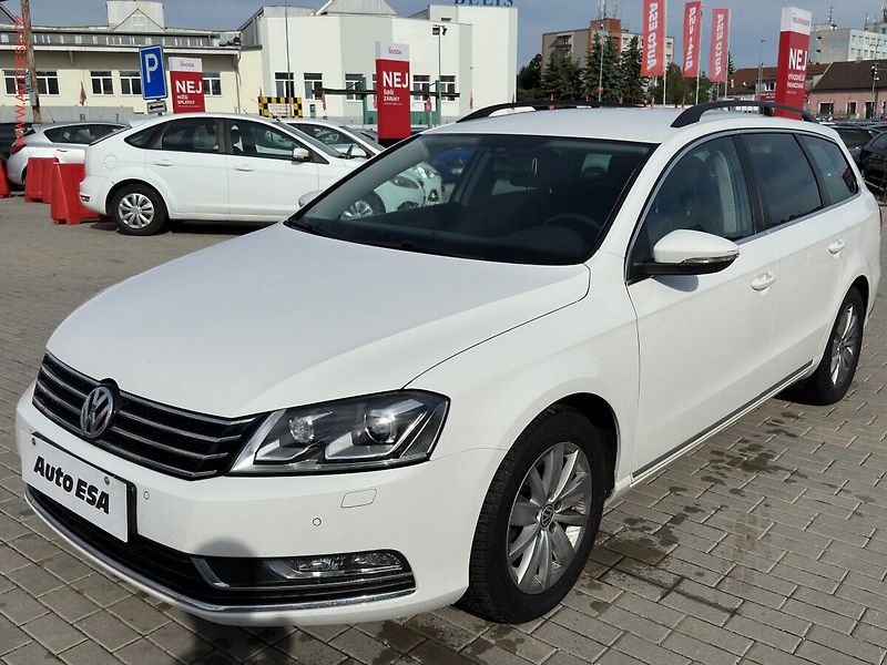 Volkswagen Passat (2014) 2.0 TDi, 2.maj,ČR, Bixen - fotka 3 z 20