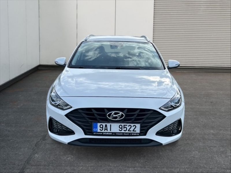Hyundai i30 1,5 i Family Comfort - fotka 2 z 11