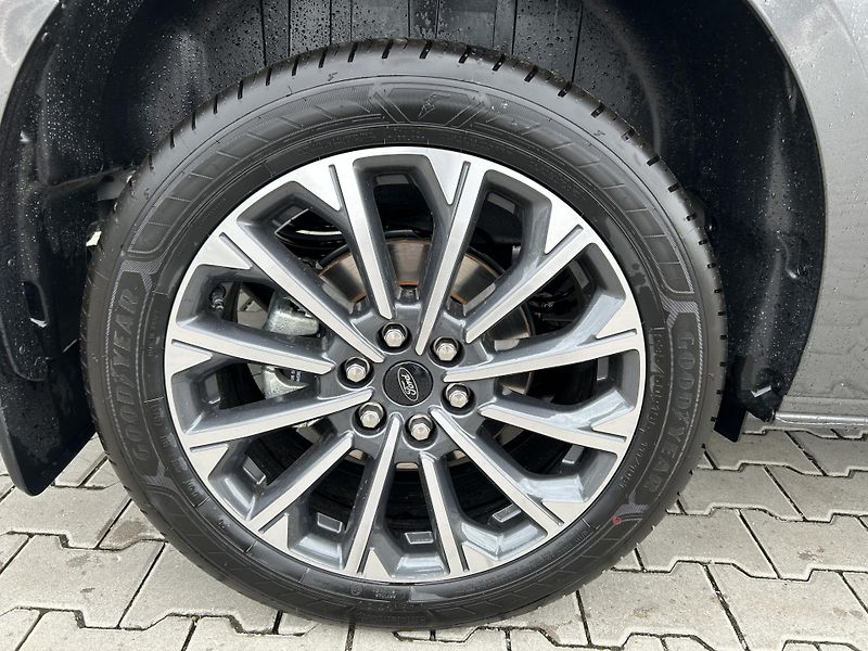 Ford Tourneo Custom Titanium L2 2.0 EcoBlue 110 kW - fotka 6 z 36