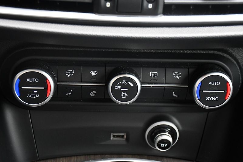 Alfa Romeo Stelvio 2.0 206kW Q4 VELOCE - fotka 26 z 35