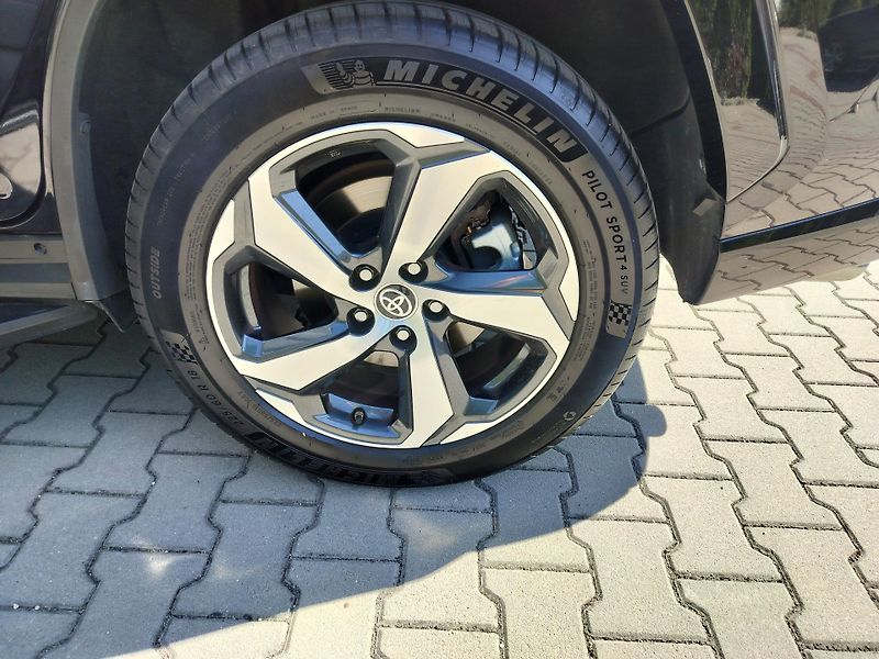 Toyota RAV4 2.5 4x4, plug in hybrid - fotka 27 z 29