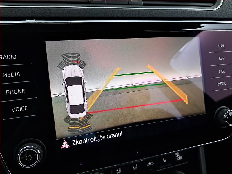Škoda Superb (2018) 1.6 TDI, Automat, Kůže - fotka 16 z 22
