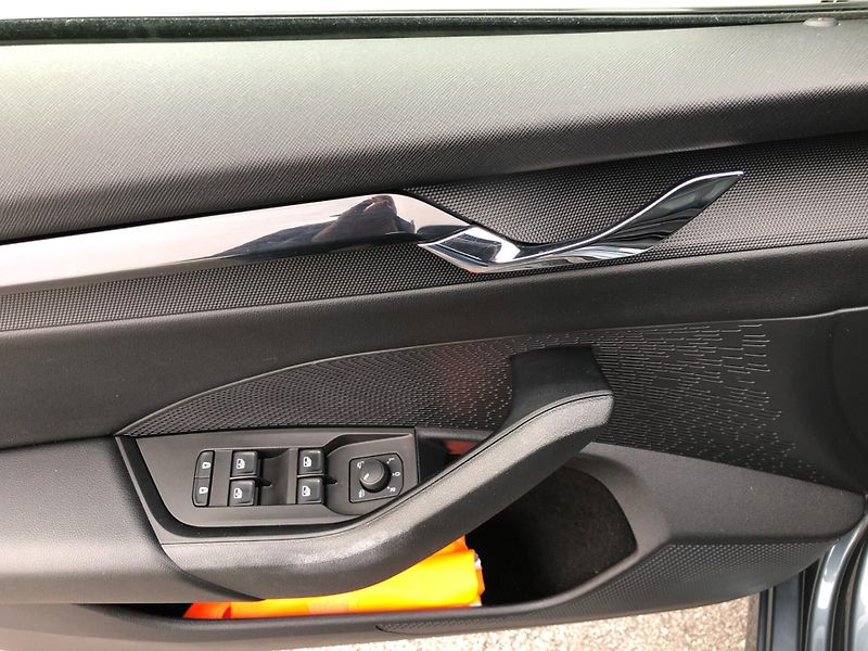 Škoda Octavia Combi 2.0 TDI STYLE  DSG 7° - fotka 15 z 29